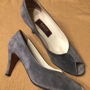 Beautiful gray suede Bally pumps.